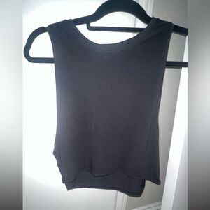 LULULEMON!
Never Worn/New without tags
Amazing Quality
No Rips/Stains/Tears
